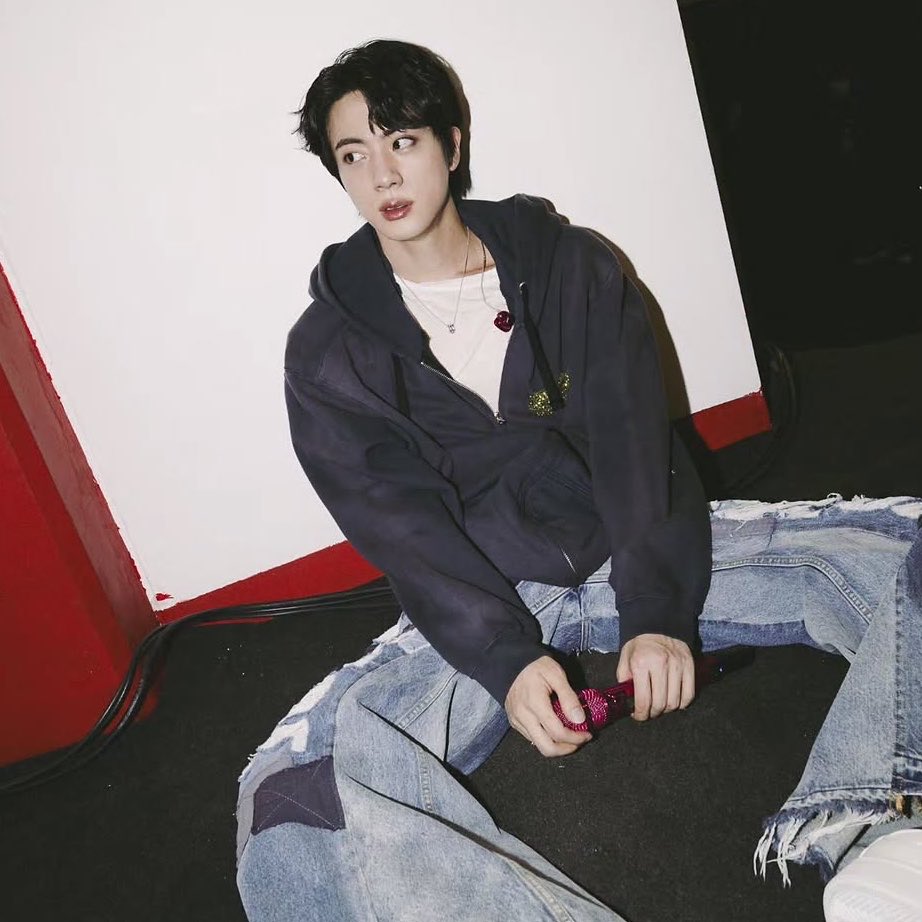 taetwinkle's tweet photo. he’s so pretty🥹💛

I vote for #ARIASBTS at the 2026 ARIA Music Awards. https://t.co/8EIvJu5i6L