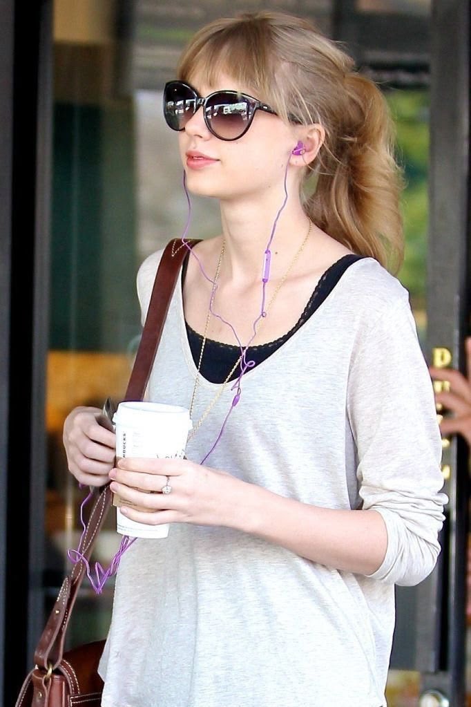 thegraytwar's tweet photo. purple earphones and a walk will save you https://t.co/dJGR154xt1