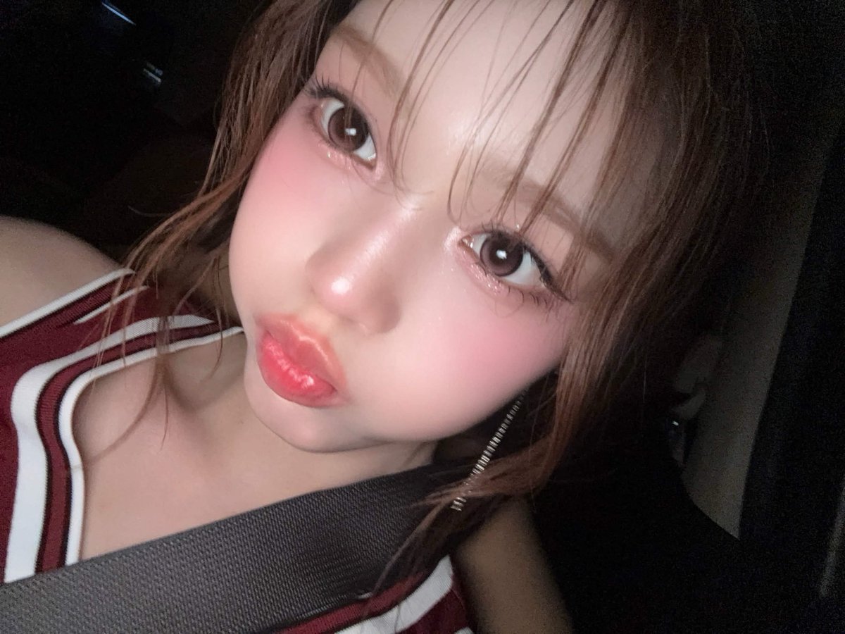 iznaplusit's tweet photo. ✉️ Naya hai ricevuto un messaggio da 🐰

#izna #이즈나 https://t.co/aZ8WBu2kdO