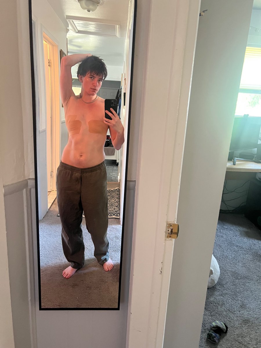 cable_maw's tweet photo. showered, moisturized, etc https://t.co/E6c9TLA9Ei