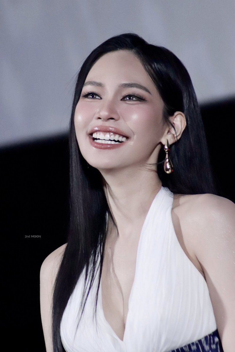 Liqueur_6741's tweet photo. I swear, I’d do anything to protect this smile

KHOM KHLANG SPECIAL EP5
#ข่มขลังตอนที่5
#bintsireethorn https://t.co/ObWU5NZiAH
