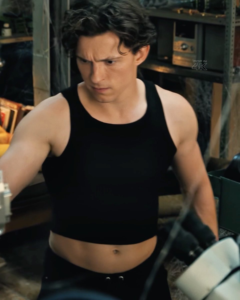 01vael's tweet photo. crop top tom holland omwg his best look ever https://t.co/9nC5po0aND