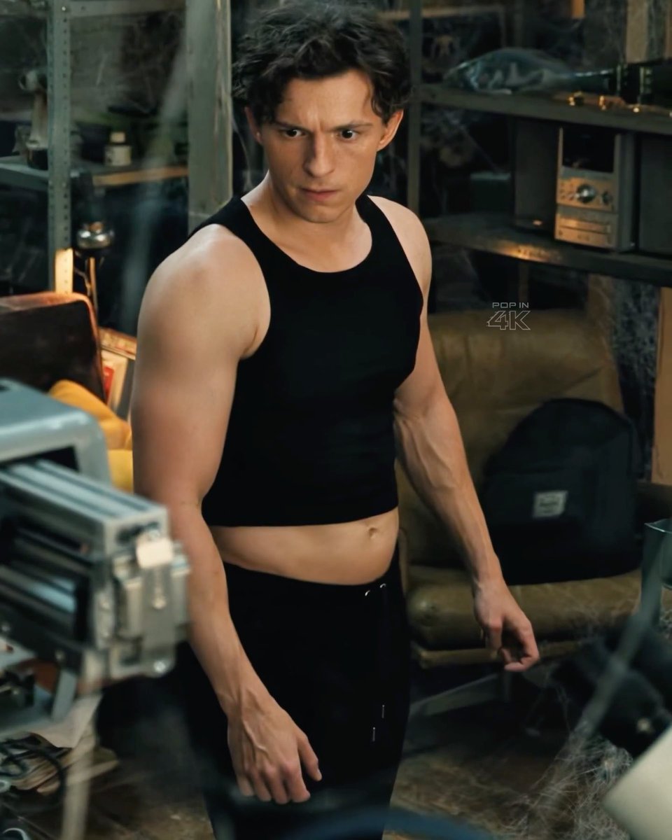 01vael's tweet photo. crop top tom holland omwg his best look ever https://t.co/9nC5po0aND