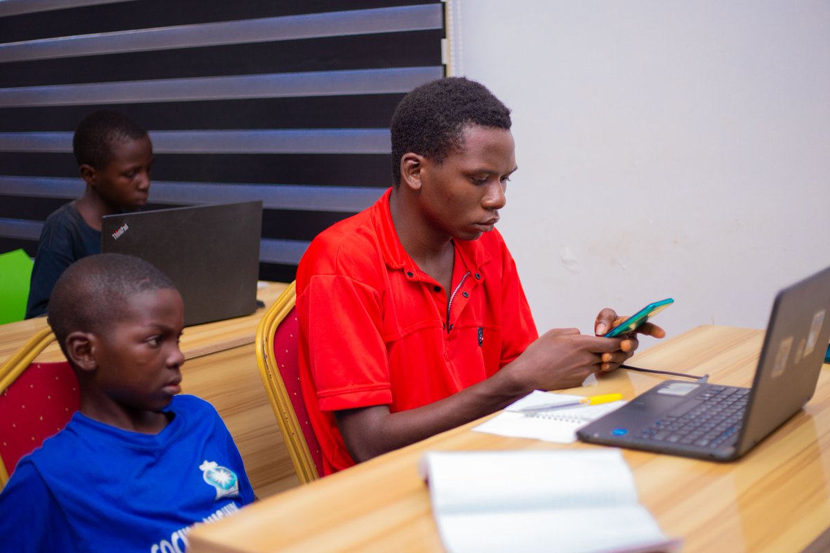 Princeponfa's tweet photo. Same skills. Different soil..
The Future is Rural.
#LangtangInnovationHub
#WeBuildSTEM
#STEMGarageAfrica https://t.co/21Ee5xC2Ja