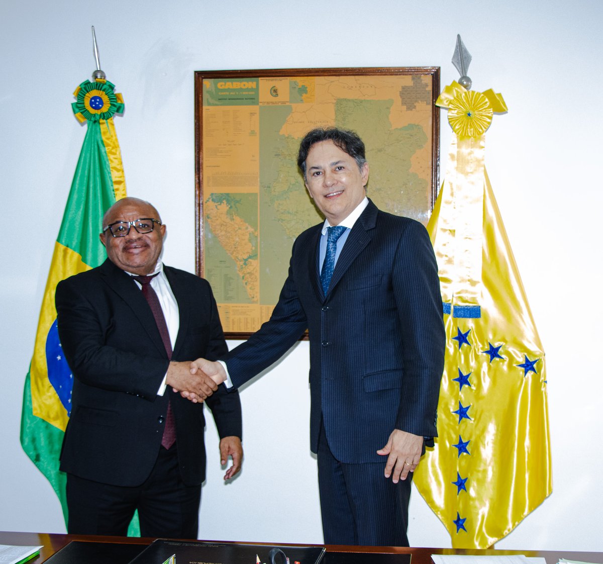 UN_UNOCA's tweet photo. Entretien ce lundi 5 octobre entre Mohamed El-Amine Souef, Chef de l’ @UN_UNOCA et S.E. M. Miguel Griesbach de Pereira Franco, Ambassadeur Extraordinaire et Plénipotentiaire de la République Fédérative du Brésil près la République Gabonaise. Les échanges ont porté sur les derniers développements au Gabon, la coopération bilatérale entre le Brésil et le Gabon et les dynamiques politiques et sécuritaires dans la sous-région. 
@souefmo_elamine a salué la contribution du Brésil aux efforts de l’ @ONU_fr en faveur de la paix et du développement durable à l’échelle mondiale.