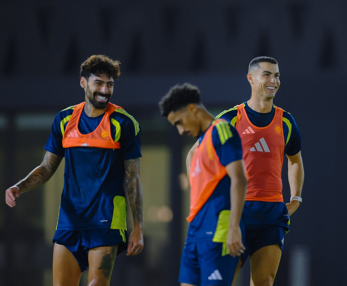 AlNassrFC's tweet photo. شهـدت تدريبات الفريق اليوم مشاركـة القائـد كريستيانو رونالدو 💛 https://t.co/GWmdYWAmu0