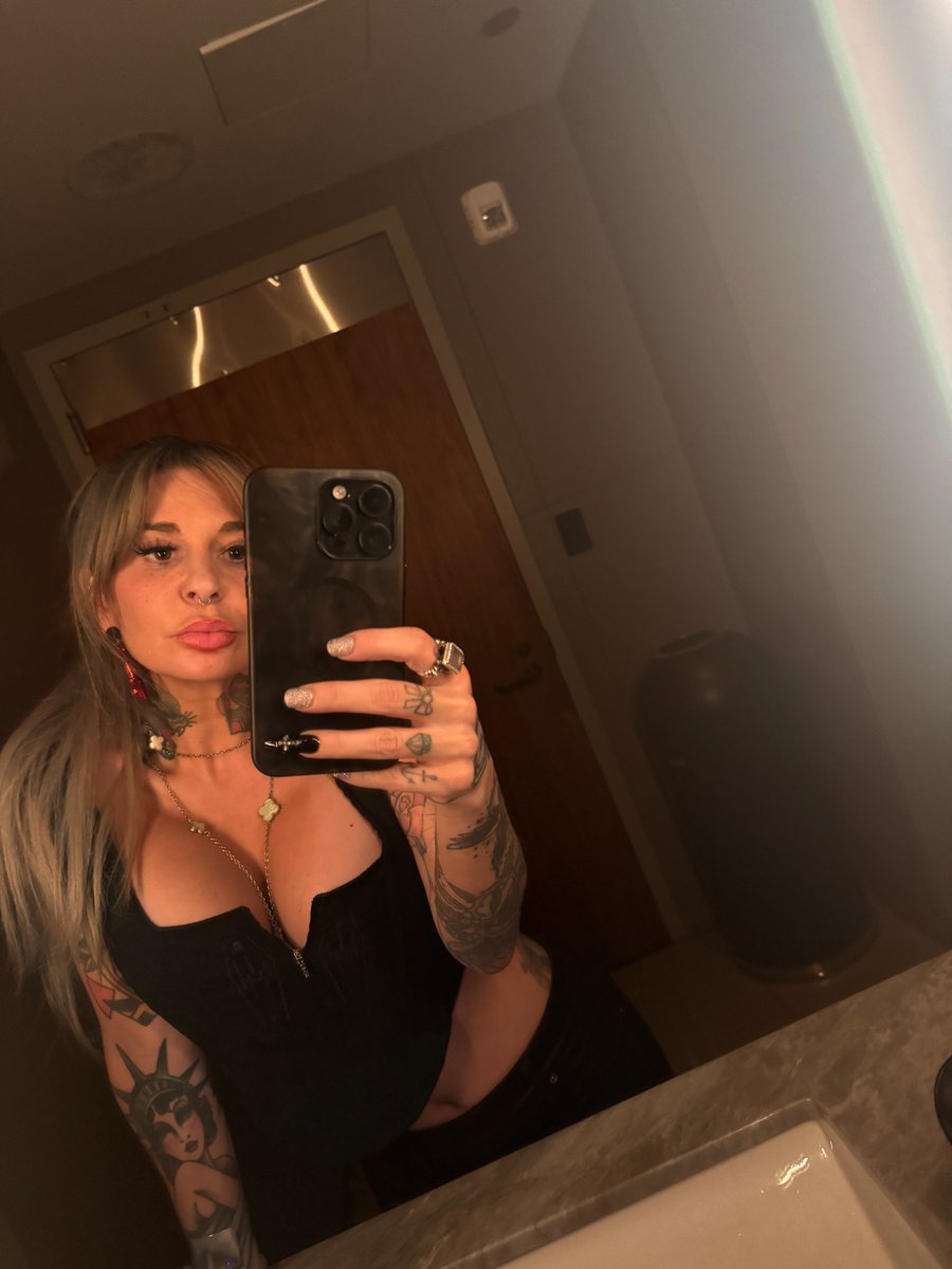 JoannaAngel tweet picture