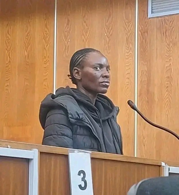 joy_zelda's tweet photo. Her name is Precious Muleya, she is a Zimbabwean National and has her own law firm, She defrauded the Road Accident Fund R5.2 million She was arrested at OR Tambo International Airport after avoiding Police for some time.

Let's make her Trend.

Constitutional Court https://t.co/nEGS6qvmg7