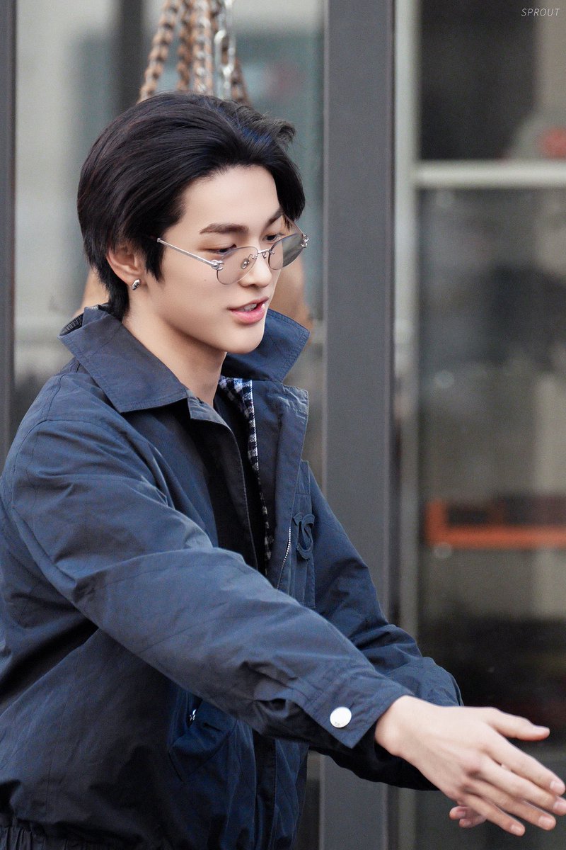 wonykh's tweet photo. KEONHO gives every CHANEL moment a unique character

KEONHO AT CHANEL PFW

#KEONHOxCHANELSS27
#CHANELSpringSummer
#KEONHO @CHANEL @cortis_bighit https://t.co/pD9vBKzkXn