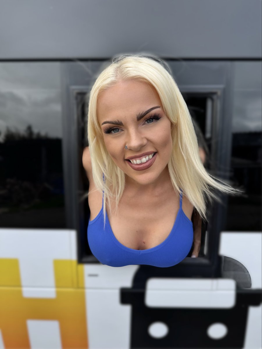 TheSmashBus's tweet photo. That smile @Poisoned_Peach_ 

#uk #model #blonde #yorkshire https://t.co/IY216O162x