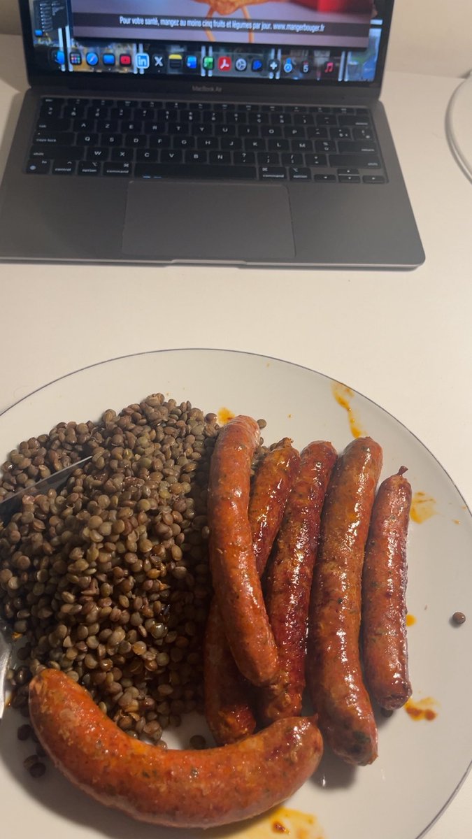 rzpackm's tweet photo. Merguez lentilles quel masterclass https://t.co/3CriEriQwY