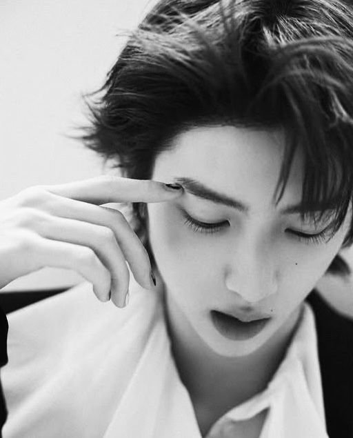 l014ej's tweet photo. 낙원에서 추방된 타락천사 https://t.co/Pox9aRRmQu
