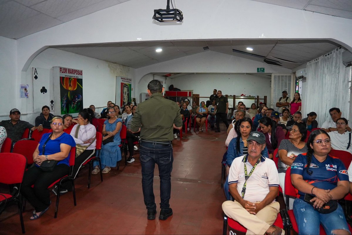 GobMeta's tweet photo. 📱🛡️ La seguridad digital también se construye en familia. En la I.E. Manuela Beltrán compartimos con padres de familia una jornada de Ciberguardianes, brindando herramientas para identificar riesgos en internet, proteger la información personal y navegar de manera segura. 💻✅ https://t.co/S0flM3c7jV