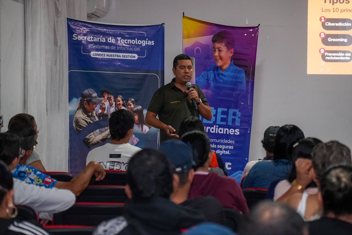 GobMeta's tweet photo. 📱🛡️ La seguridad digital también se construye en familia. En la I.E. Manuela Beltrán compartimos con padres de familia una jornada de Ciberguardianes, brindando herramientas para identificar riesgos en internet, proteger la información personal y navegar de manera segura. 💻✅ https://t.co/S0flM3c7jV