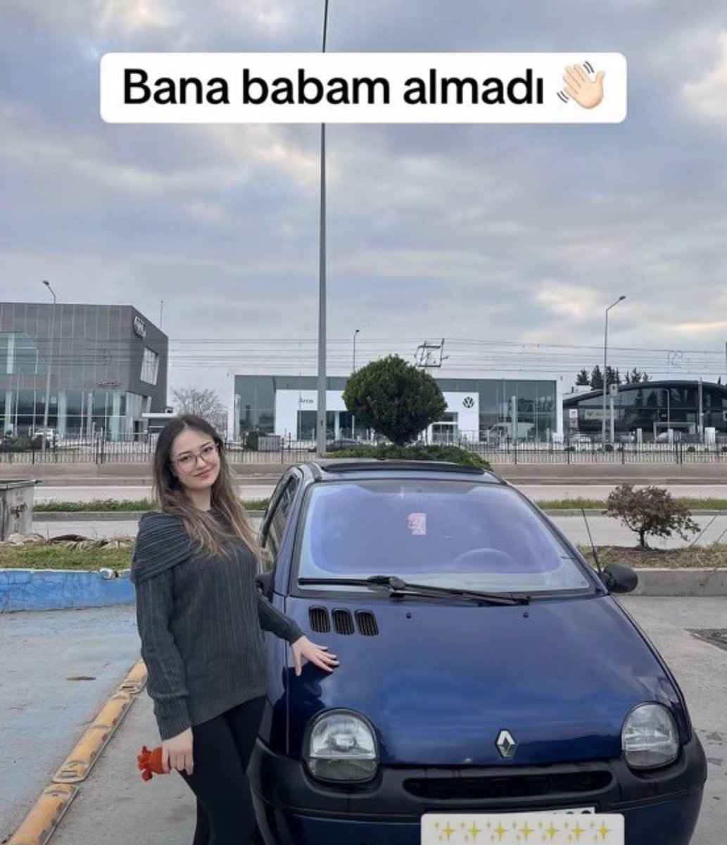 gusholderhaber's tweet photo. Bir kadın, "arabanız benimkinden güzel olabilir ama, bana babam almadı" notuyla bir gönderi paylaştı. https://t.co/qcY2hC0CbN
