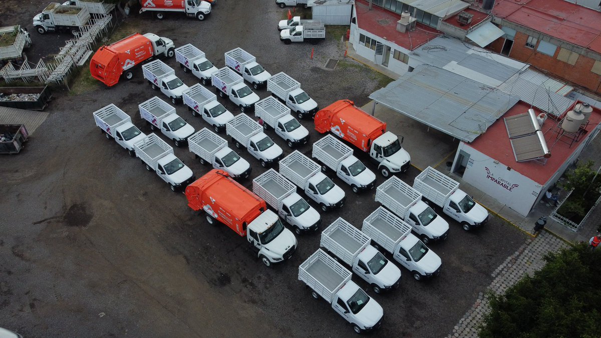 pepechedrauimx's tweet photo. Nuestro personal de @LimpiaPue trabaja día y noche para mantener limpia nuestra ciudad, hoy después de 15 años, renovamos el parque vehicular para fortalecer sus labores. 🚛

Con nuevos camiones reforzamos el trabajo operativo del organismo y mejoramos el servicio de limpieza para la capital. 🧹🙌🏼
