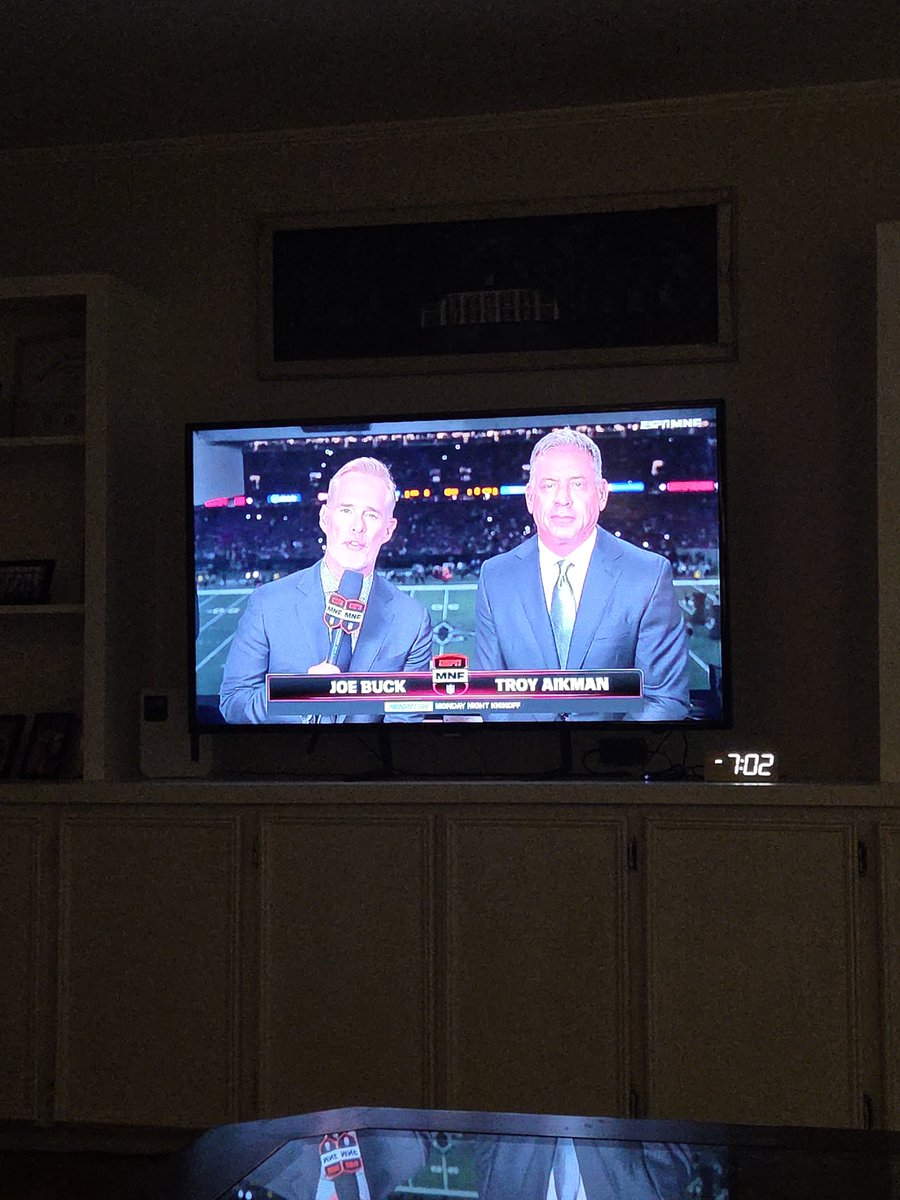 Am1dships's tweet photo. I sware to got these 2 fuckers better not ruin my night with their disgusting fucking commentary #Whodat https://t.co/CR7Zfg9HBG