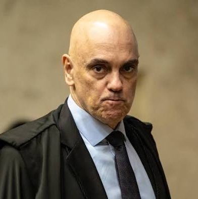 Delateinews's tweet photo. ⚠️AGORA:  Kassio Nunes quer julgar revisão criminal de Jair Bolsonaro após o segundo turno e avalia conceder soltura por decisão liminar, independentemente de quem vencer a eleição. Ministro disse a auxiliares ver uma série de “exageros” na ação conduzida por Alexandre de Moraes https://t.co/byJNQ9TnuU