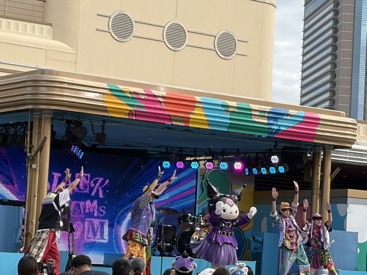 moonskydd's tweet photo. クロミライブ！
新曲らしい🎵
#USJファン https://t.co/GNRZPxFulE
