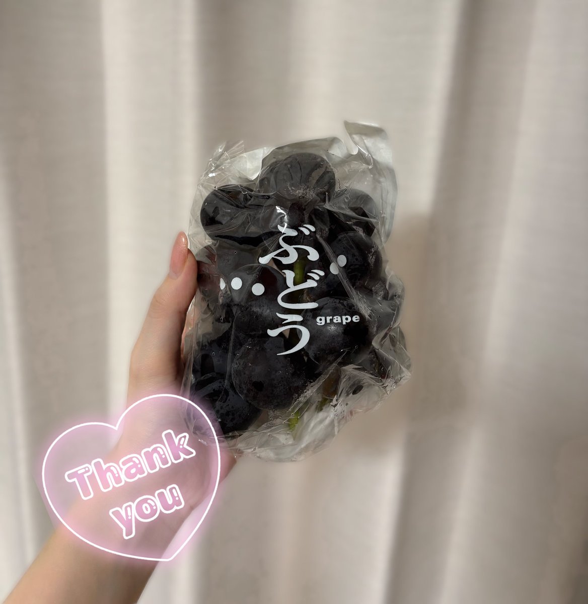 ena_shg's tweet photo. 昨日の深夜焼肉といただいたぶどう🍇
ぶどう味めっちゃ濃くてちょーー美味しい🥺♡ほんまにありがとう〜🥰🥰 https://t.co/QRlhry0KZR