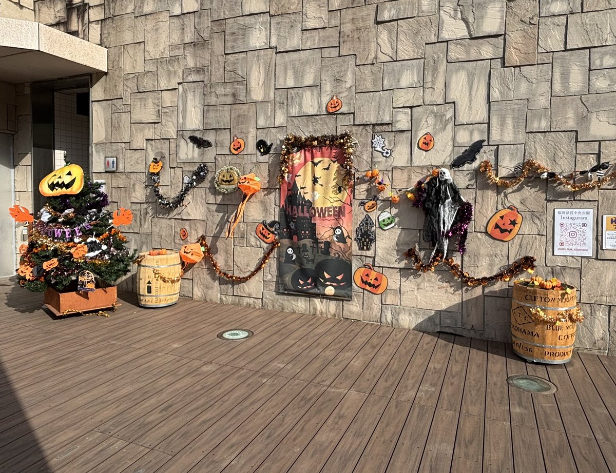 chuoh_park's tweet photo. 【ハロウィンフォトスポット🎃】

管理棟下親水デッキで10/31（土）まで開催中です。中央公園のInstagramをフォロー＆「#ハロウィン2026福岡県営中央公園」をつけて投稿すると、管理事務所でハロウィン風船をプレゼント！🎈👻

ぜひ記念撮影してみてください✨
ご希望の方には魔女の帽子も貸出します🧙‍♀️ https://t.co/2tFjsfZYGe