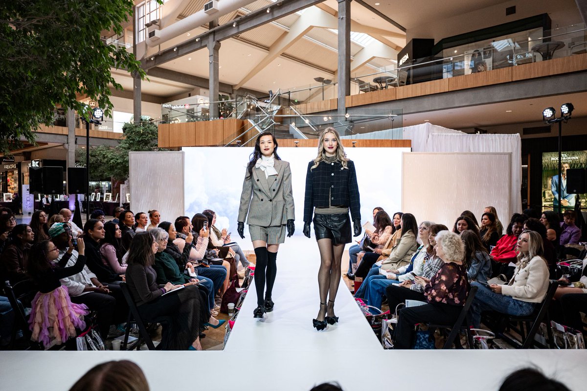 BelleCollection's tweet photo. This fall’s fashion brings rich tones, thoughtful accessorizing and lots of layering, all showcased at the Fall Edit Runway Show. 🍂
 
Special thanks to our host Tyrah Majors, stylist Terri Morgan and DJ Chardonnay.
 
Which trend are you most excited to wear this fall? https://t.co/JfeLGZ93nC