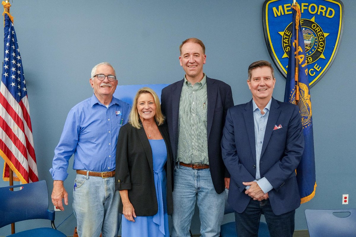 ORSecretaryRead's tweet photo. We had a thoughtful, informative discussion about our elections in Medford. Thank you to Senator Jeff Golden, Jackson County Clerk Chris Walker, and Mayor Michael Zarosinski for joining the conversation—and to all who showed up and are taking their civic duty seriously! https://t.co/UC4y5Sw9fA