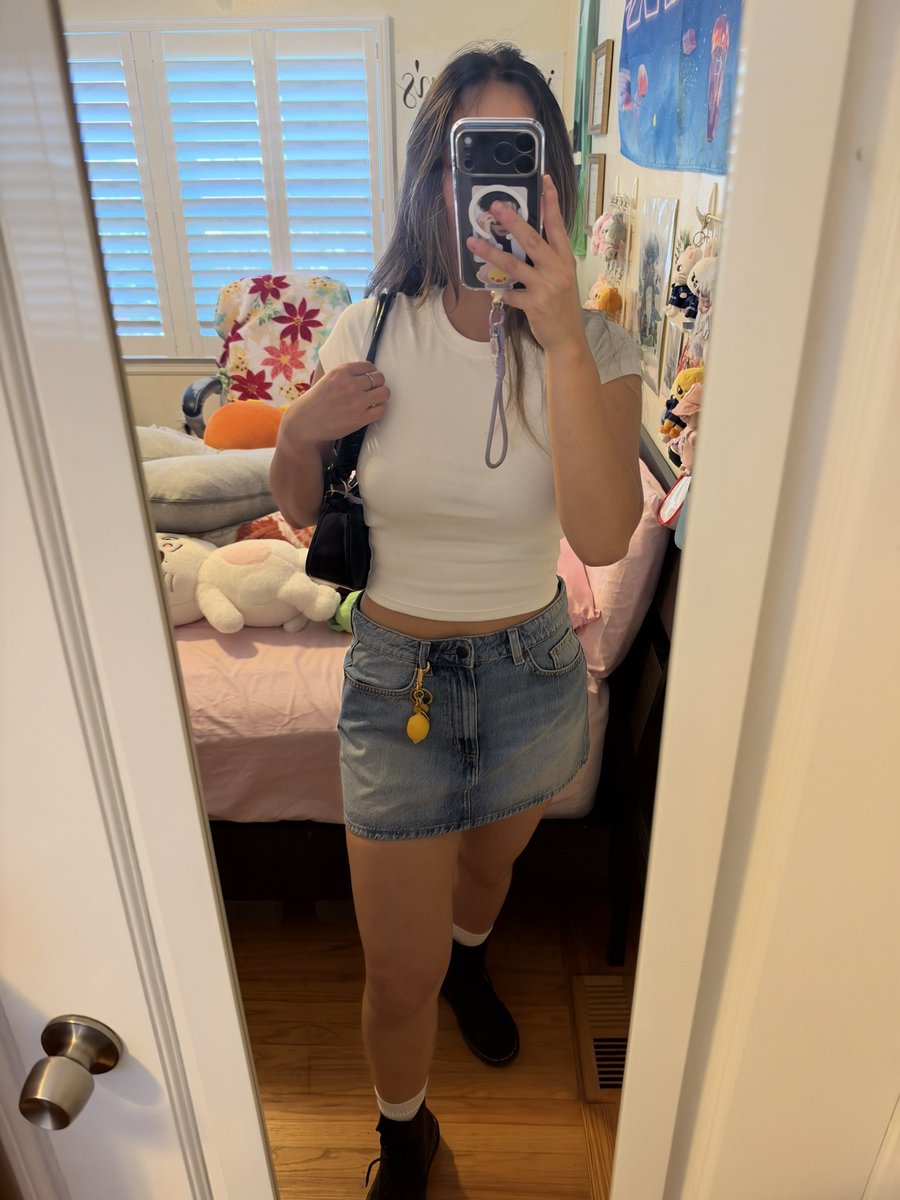 hyeowooz's tweet photo. any #atiny going to #82world next week? i have my lemon drop inspired outfit, and my cyberpunk matz inspired outfit!

and my #yeosang flag! find me for a hug hehe 

#ateez #ateeztwt #atinytwt https://t.co/rHw8CemSQj