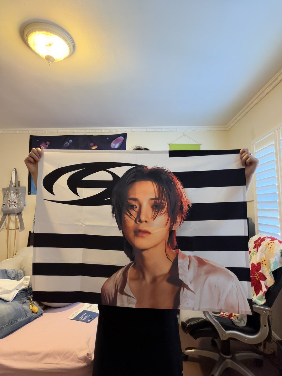 hyeowooz's tweet photo. any #atiny going to #82world next week? i have my lemon drop inspired outfit, and my cyberpunk matz inspired outfit!

and my #yeosang flag! find me for a hug hehe 

#ateez #ateeztwt #atinytwt https://t.co/rHw8CemSQj