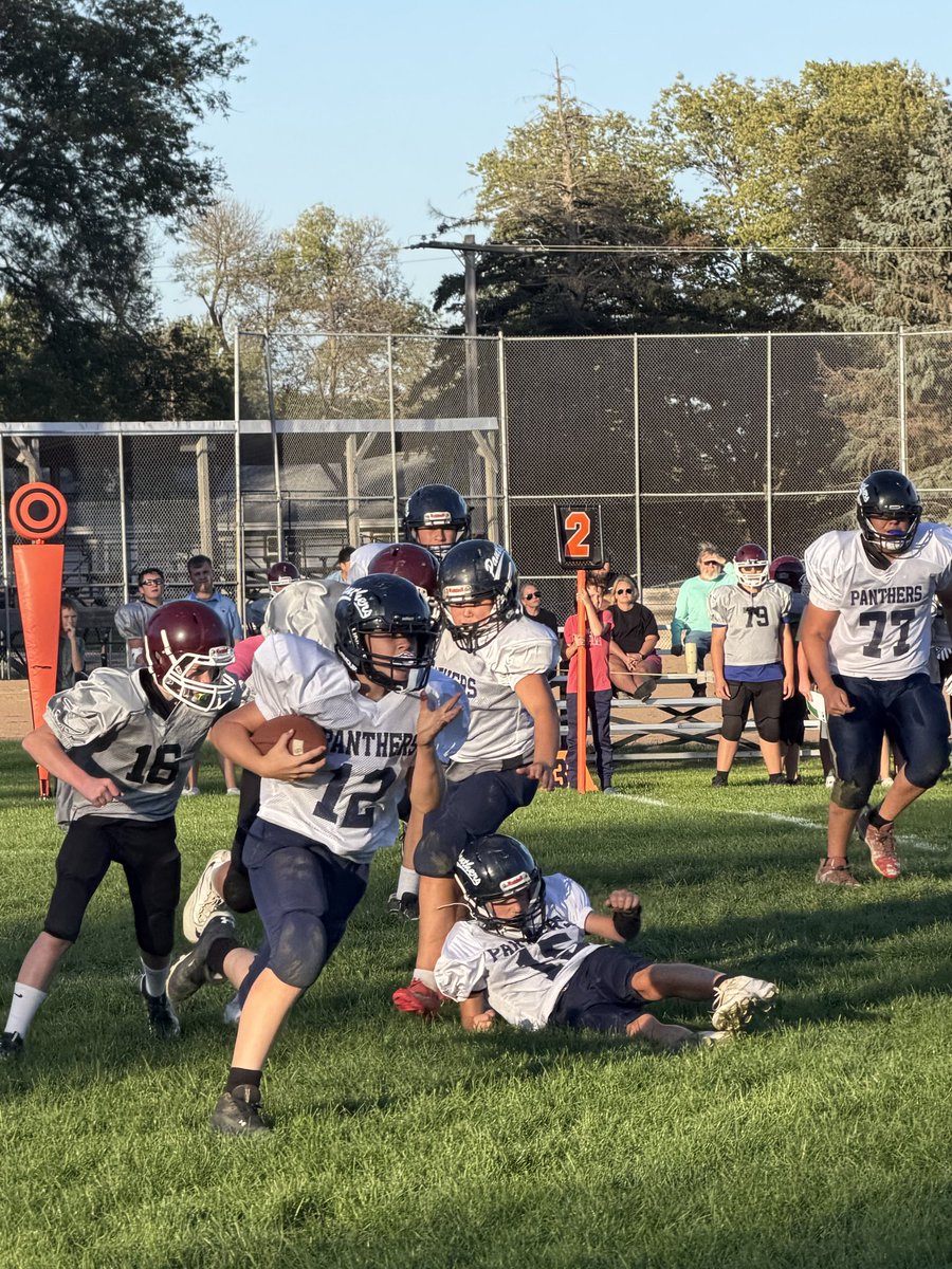 troy_lurz's tweet photo. JH Football battled Wakefield today. The coaches and players showed true Panthers grit to the very end. Great effort gentlemen. We are getting better and they were having fun. #TrueGrit,#NoQuit,#MyBRstory https://t.co/lRnpacrQ1G