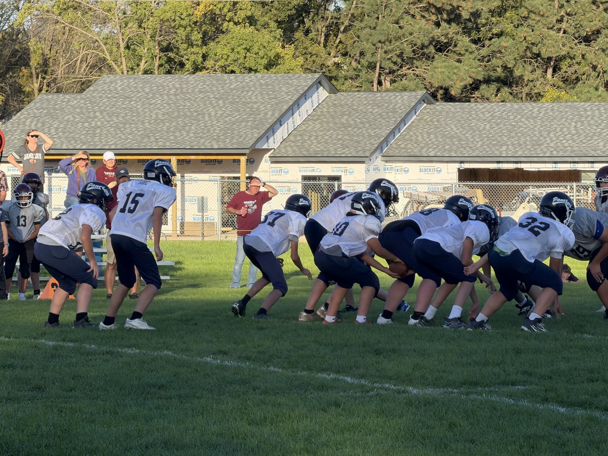 troy_lurz's tweet photo. JH Football battled Wakefield today. The coaches and players showed true Panthers grit to the very end. Great effort gentlemen. We are getting better and they were having fun. #TrueGrit,#NoQuit,#MyBRstory https://t.co/lRnpacrQ1G