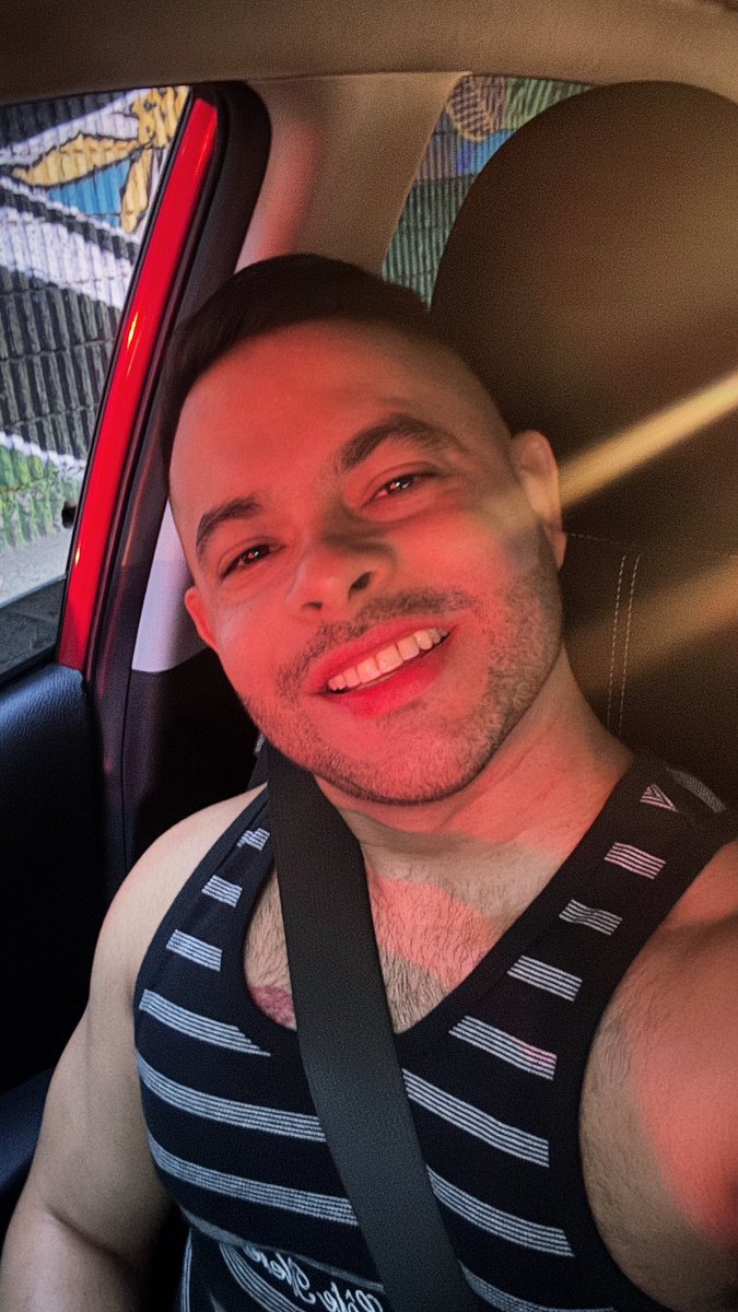 anderkool's tweet photo. Baby! Suena tu canción y tú no estás aquí a mi lado 🙈 https://t.co/h25Kg5UBd6
