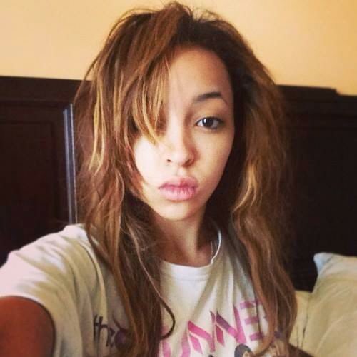 exaltnow18's tweet photo. Throwback Tinashe selfies from the early Instagram/Tumblr era 💫 https://t.co/pZBLEAJhn2