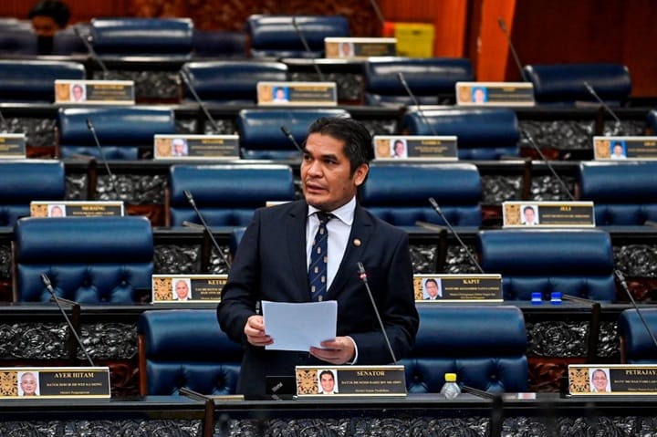 WilayahMy's tweet photo. Malaysian MP Calls for Tighter Border Controls to Curb Undocumented Entry and Human Smuggling dlvr.it/TVngkr #Malaysia #BorderControl #HumanSmuggling #RefugeeCrisis #ImmigrationPolicy https://t.co/ScMyjB11IK