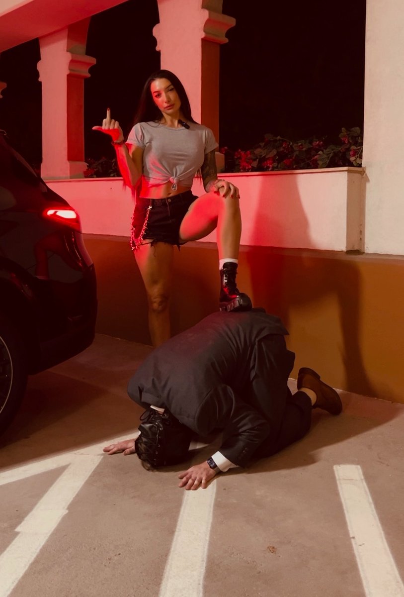 gymbratelektra's tweet photo. These boots are made for ballbusting 🥜 https://t.co/VaFWUJQra3