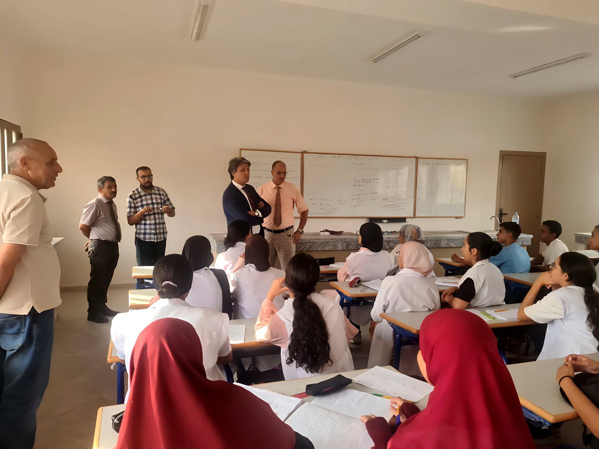 ArefFes24802's tweet photo. 📌مدير أكاديمية  جهة فاس مكناس يتفقد سير الدراسة بمختلف مرافق ثانوية 31 أكتوبر بحي بنسودة بعد افتتاحها برسم الموسم الدراسي الحالي للوقوف عن قرب على سير الدراسة بمختلف مرافق المؤسسة، التي فتحت أبوابها برسم الموسم الدراسي الحالي. https://t.co/0Y7ZOhNHTN