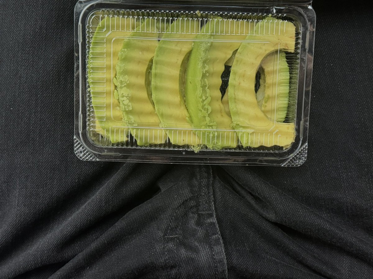 OLO8hmw's tweet photo. Avocado for breakfast today 😋 https://t.co/BvFGEsED4L
