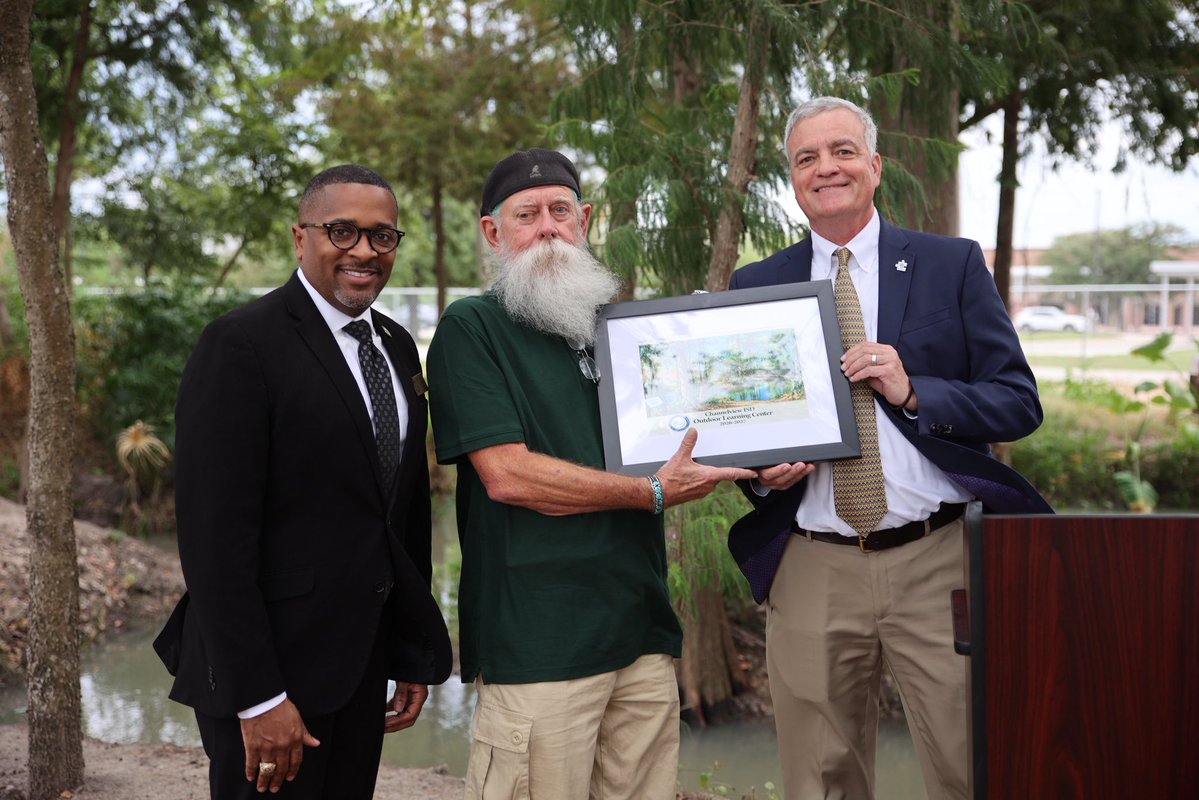ChannelviewISD's tweet photo. Welcome CISD’s newest educational asset, the Channelview Outdoor Learning Center! Thank you to the Jacob and Terese Hershey Foundation, the Channelview ISD Education Foundation, and our environmental partners for unlocking a classroom without walls or limits! https://t.co/yjtqN6rsdJ