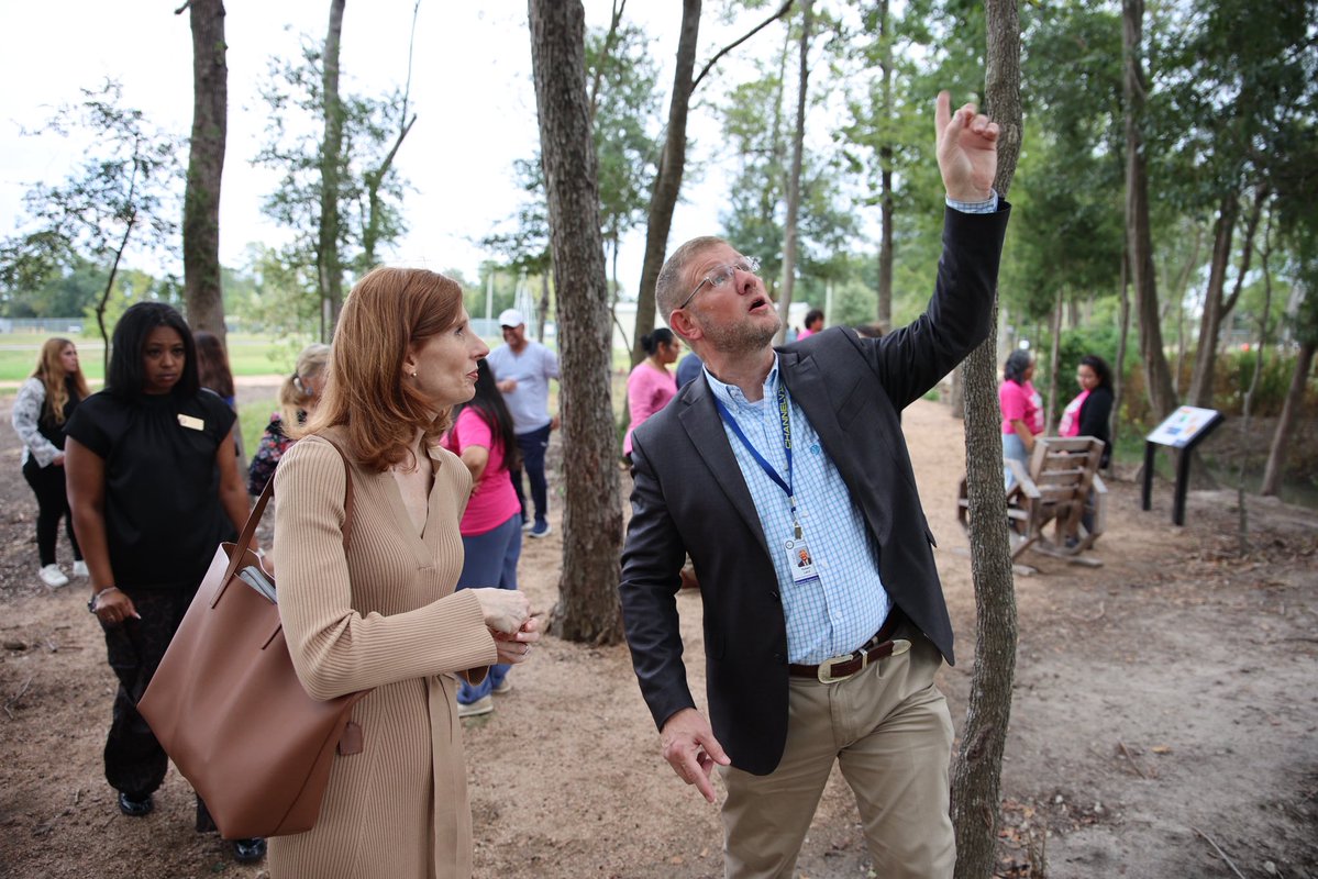 ChannelviewISD's tweet photo. Welcome CISD’s newest educational asset, the Channelview Outdoor Learning Center! Thank you to the Jacob and Terese Hershey Foundation, the Channelview ISD Education Foundation, and our environmental partners for unlocking a classroom without walls or limits! https://t.co/yjtqN6rsdJ