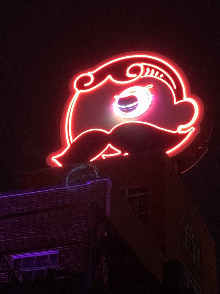 BaltMediaBlog's tweet photo. He’s just keeping an eye out.
#Baltimore #NattyBoh #BrewersHill https://t.co/LqyvKfbn0E