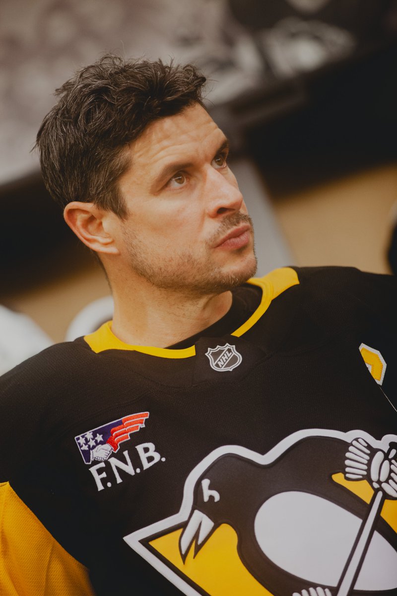penguins's tweet photo. Geared up for some Monday night hockey. https://t.co/G2D2wgShZu