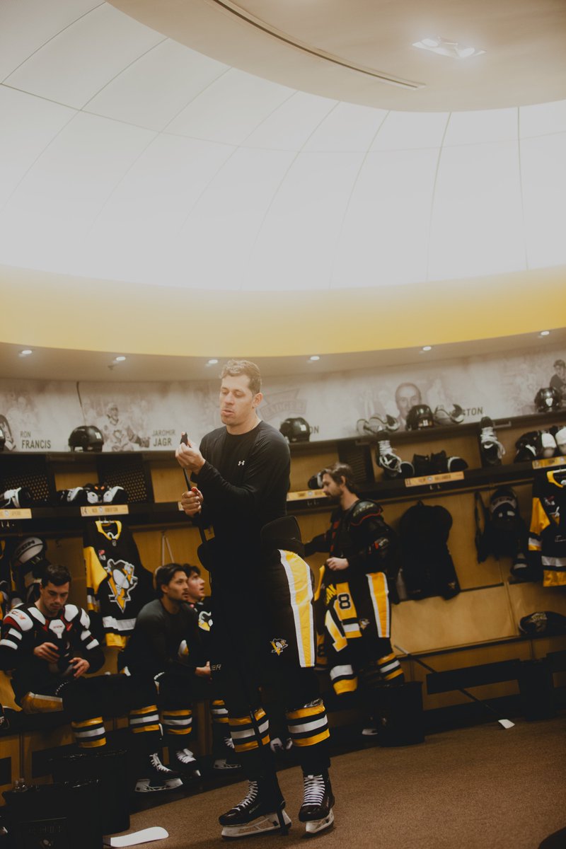 penguins's tweet photo. Geared up for some Monday night hockey. https://t.co/G2D2wgShZu