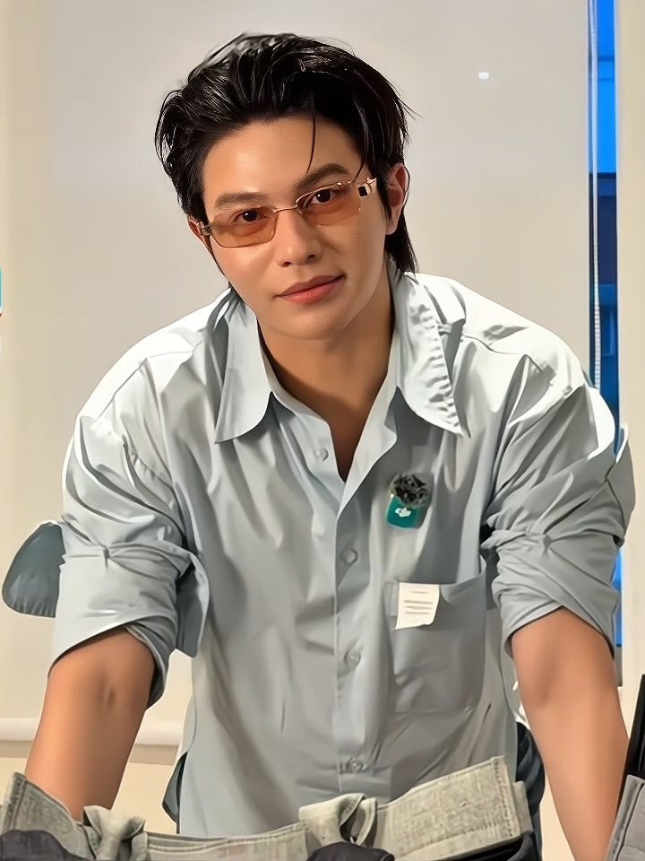 hiithisisell's tweet photo. GEDE. GANTENG. GAGAH. GAY. 

BESAR BANGETTT ADEKK 😭😭 https://t.co/MvbRnJR2PB