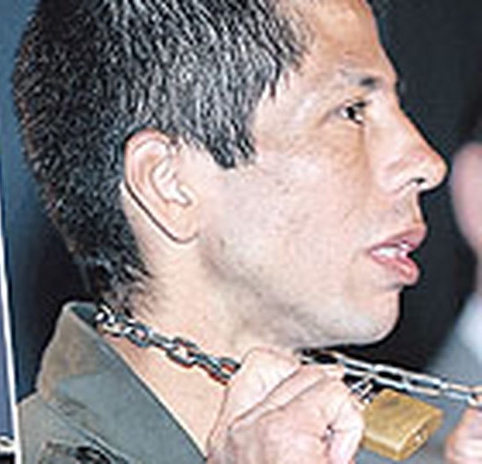 LineLoza's tweet photo. La @JEP_Colombia se burla de los 8 años en cautiverio de John Frank Pinchao. El trato tan bueno de @timochenko_ que prefería morir ahogado antes que seguir secuestrado. No más JEP. https://t.co/2gkmFLyJHF