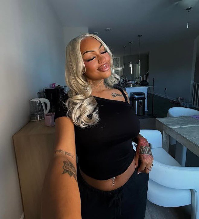 MissC25937's tweet photo. Hey daddy
#nsfwacc #nsfw_twt
#nsfw #findom
#dropbox #snapsession #facetime #dickrate #meetups #buyers #selling #buyingnsfw #buyingcontent
#sellingcontent #p https://t.co/v6kze53Bv9