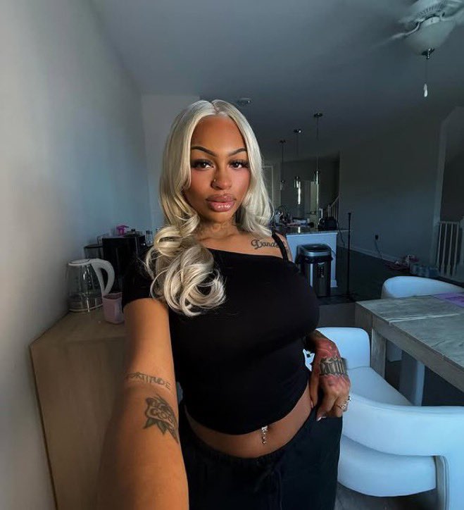 MissC25937's tweet photo. Hey daddy
#nsfwacc #nsfw_twt
#nsfw #findom
#dropbox #snapsession #facetime #dickrate #meetups #buyers #selling #buyingnsfw #buyingcontent
#sellingcontent #p https://t.co/v6kze53Bv9