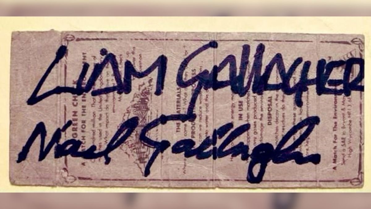 therealnoelyg's tweet photo. dog and cat even in their handwriting https://t.co/AMZfMN7ZQx