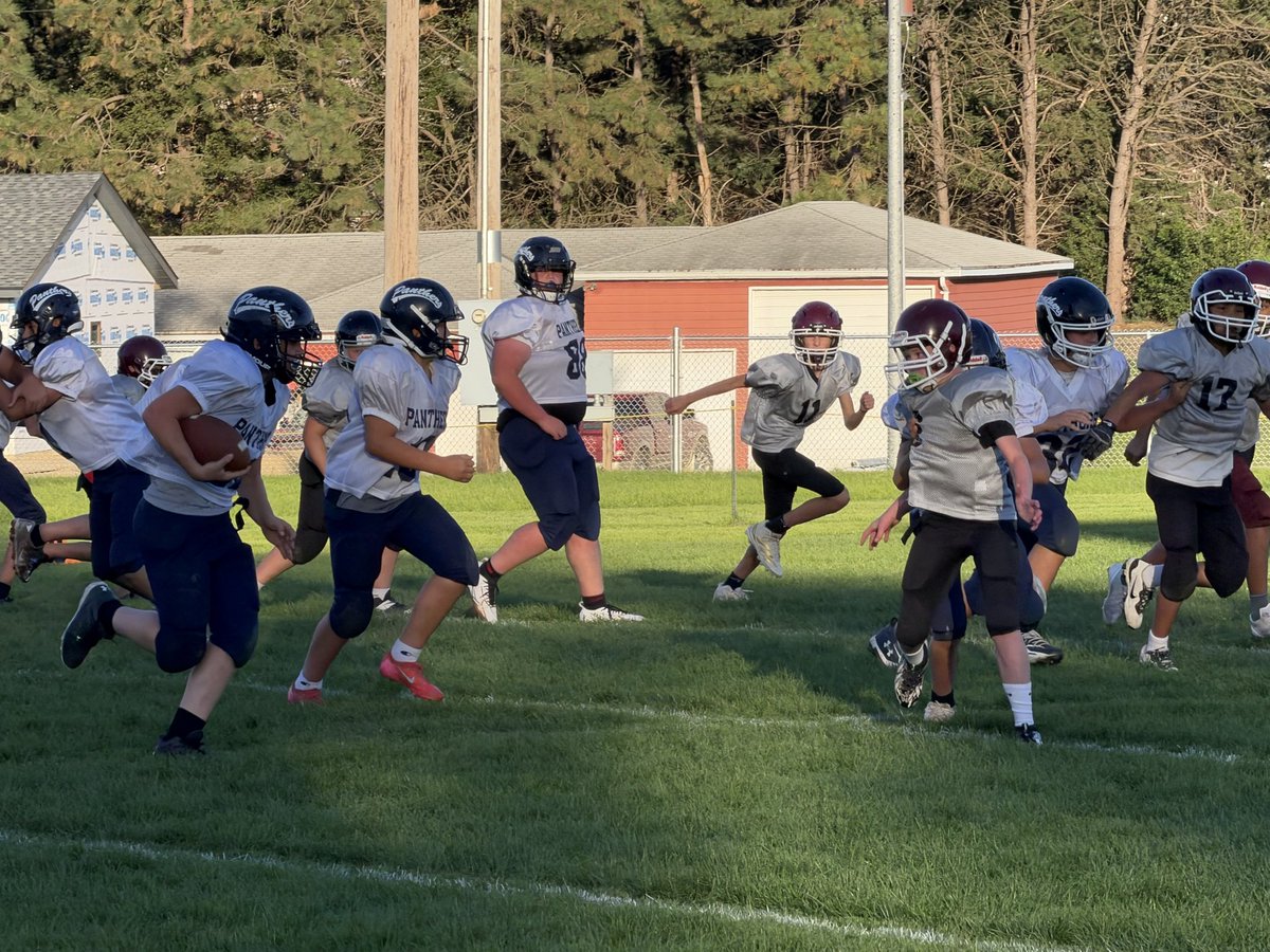 troylurz1's tweet photo. JH Football battled Wakefield today. The coaches and players showed true Panthers grit to the very end. Great effort gentlemen. We are getting better and they were having fun. #TrueGrit,#NoQuit,#MyBRstory https://t.co/pjv5EyHLuP