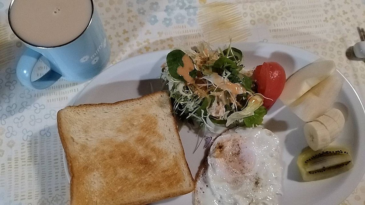 warrinc5's tweet photo. 昨日のお昼は、コッペパン
夜は、切り干し大根と、ハムとキノコの炒め物
今朝のモーニングプレート https://t.co/Y8Jw0kM4lX