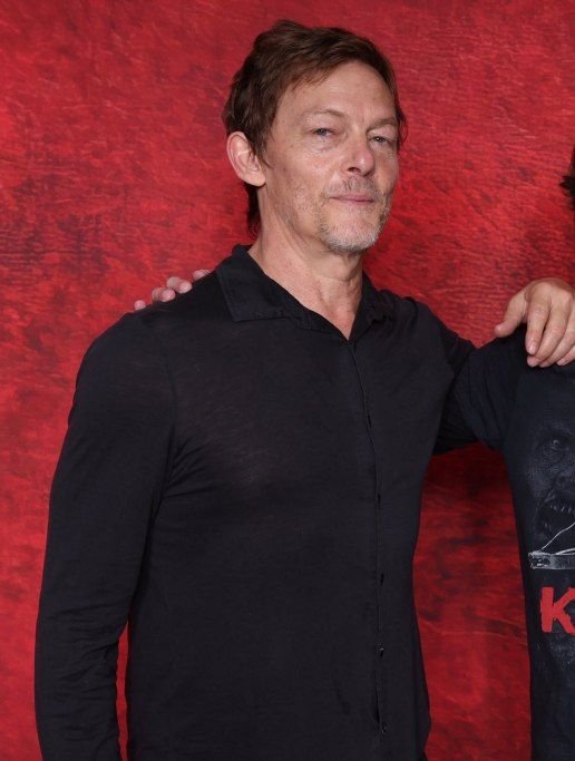 Harriette_Cl's tweet photo. HE'S FINALLY SMILING AND I CAN SEE HIS NIPPLE https://t.co/phzTI7wQPV